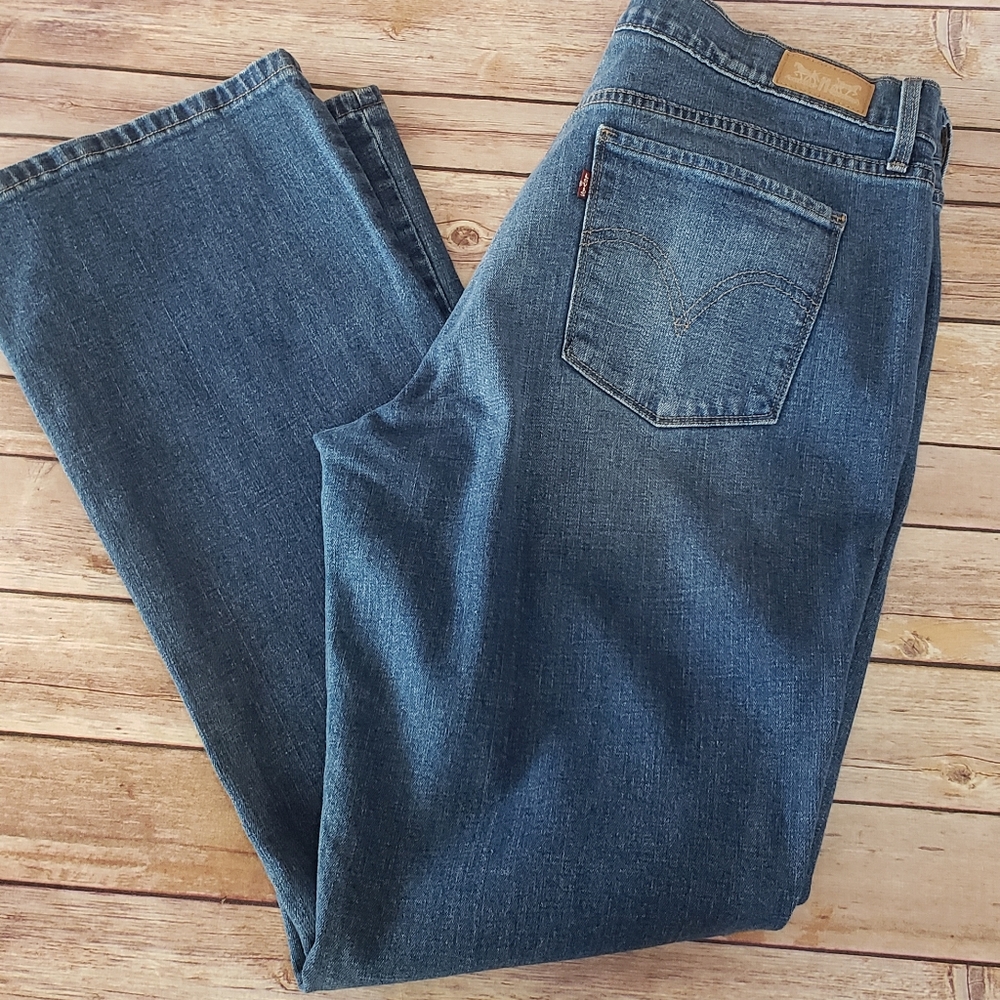 Boot Cut Levi's - image 2